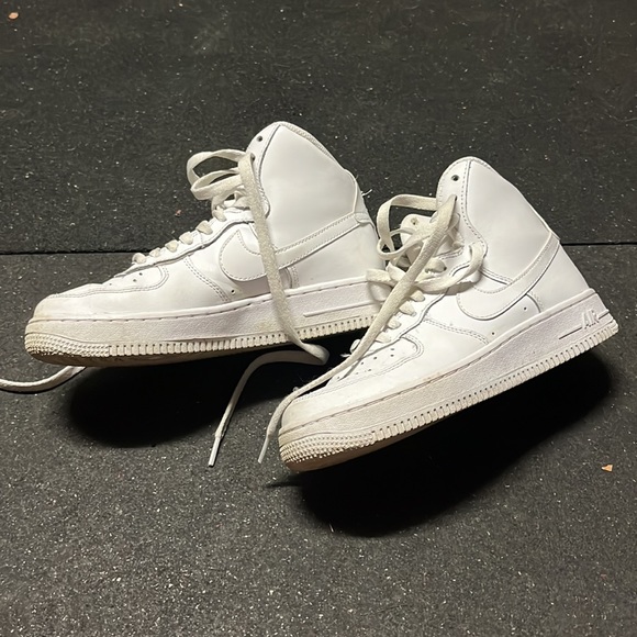 Slightly worn, white High top Nike Air Force 1 sneakers. Women’s size 6 - Picture 4 of 9